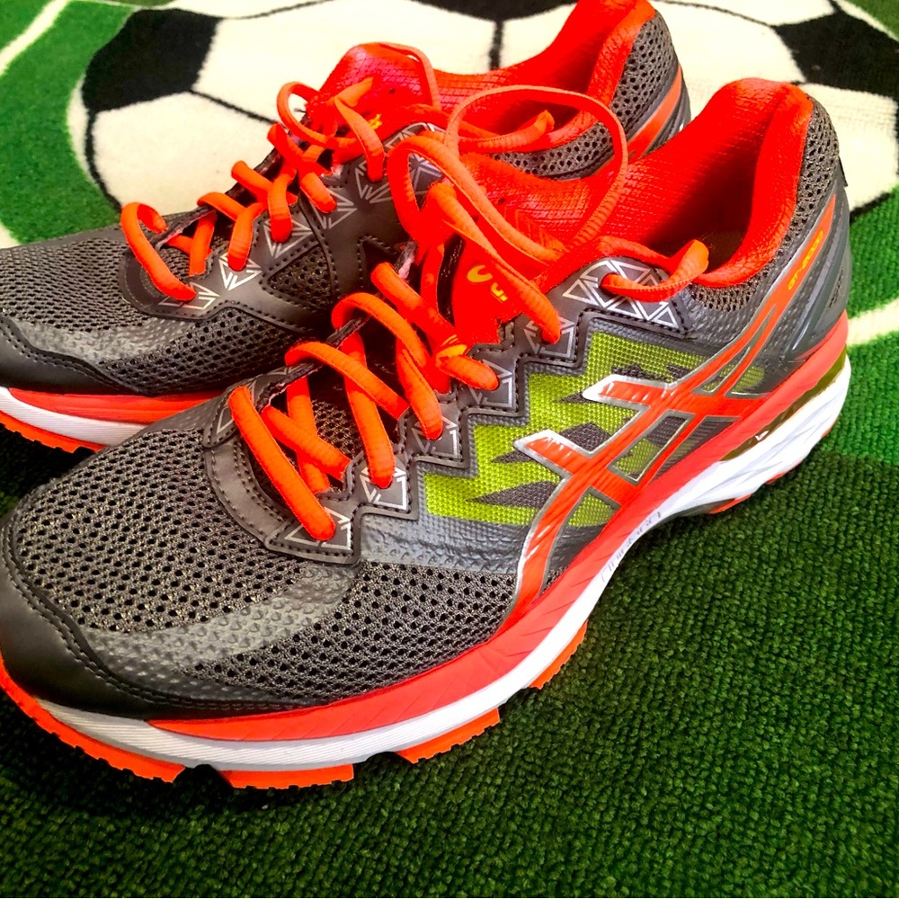 Women’s ASICS GT 2000